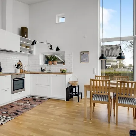 3 Bedroom Stunning In Semesterbostad *
