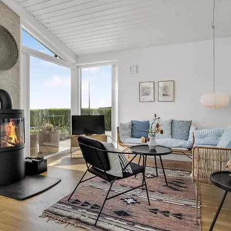 3 Bedroom Stunning In Semesterbostad Sjolund
