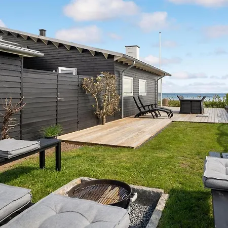 Tatil Evi 3 Bedroom Stunning In Sjolund